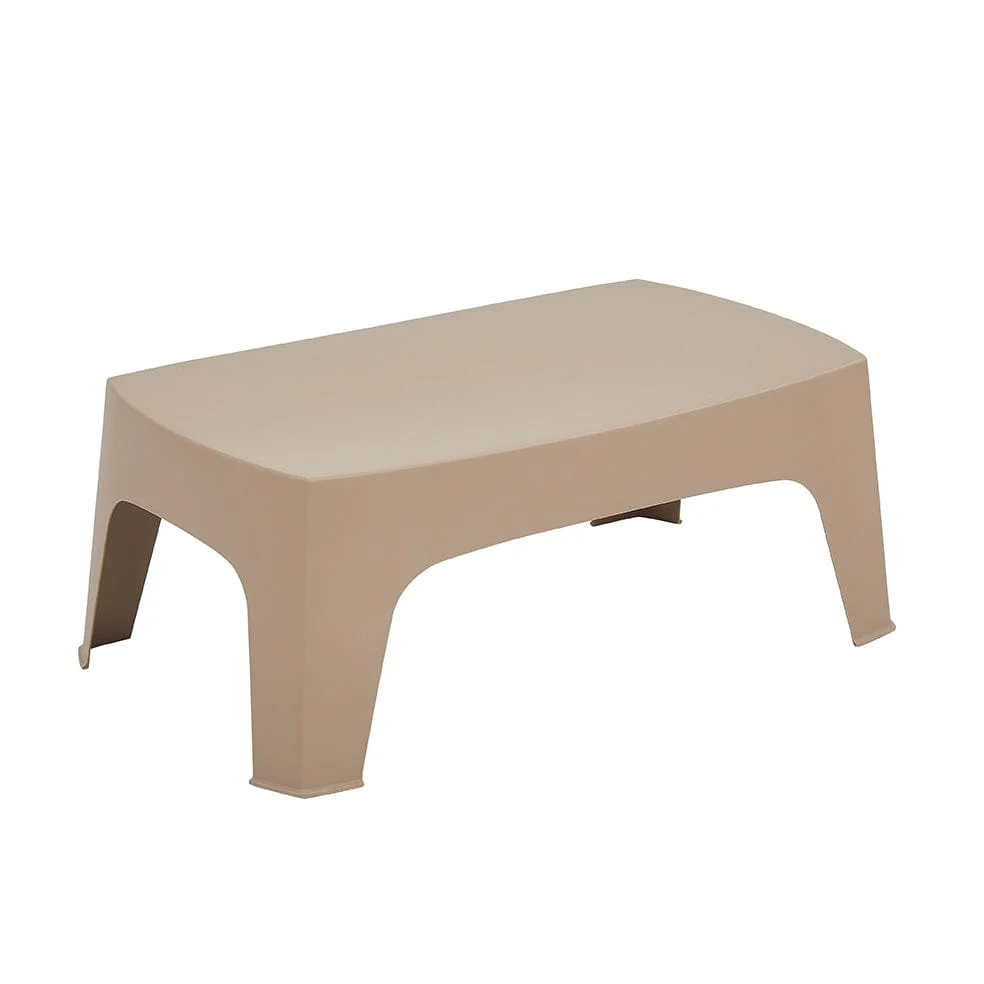 One-Piece Injection Molded PP Outdoor Coffee Table Stackable Plastic Side Table for Hotel Resort Patio Pool Wholesale
