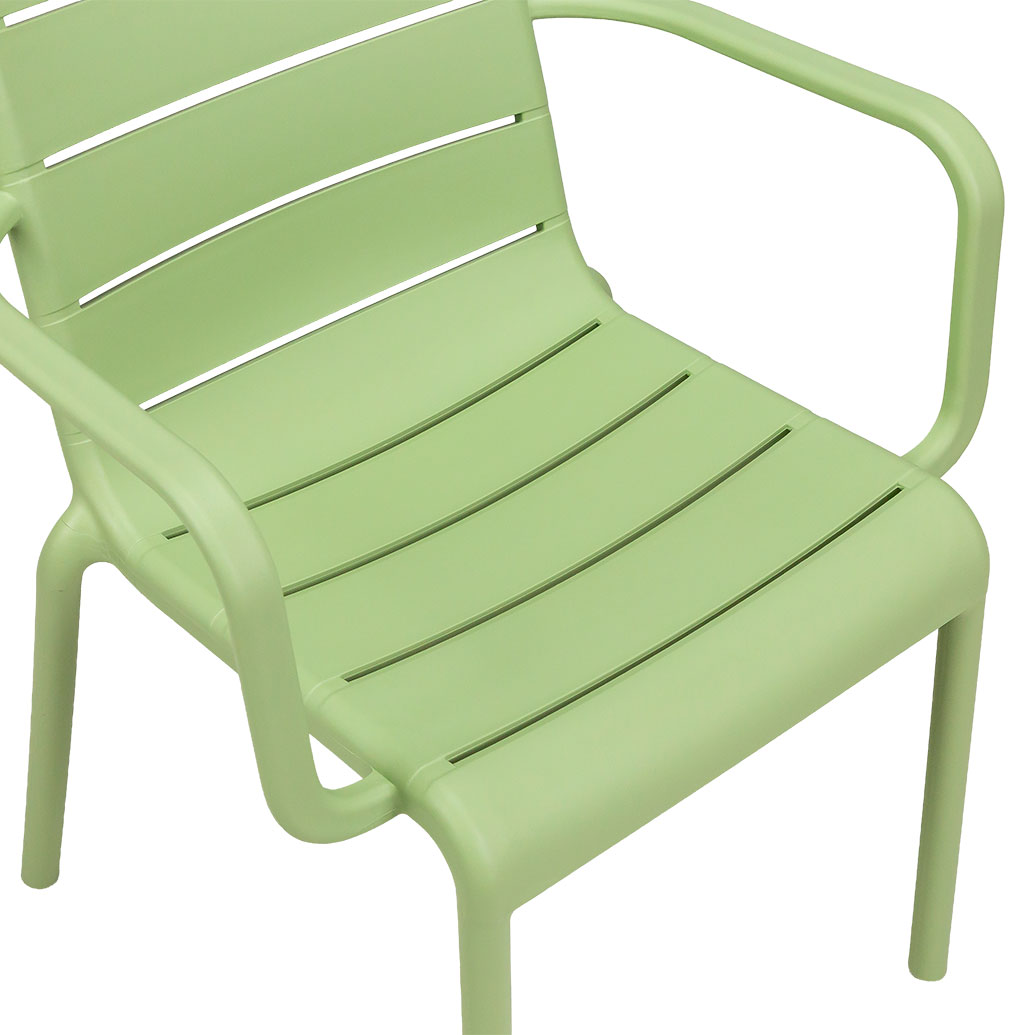 One-Piece Molded Horizontal Slatted PP Arm Dining Chair Stackable All Plastic Outdoor Patio Chair for Hotel Cafe Wholesale