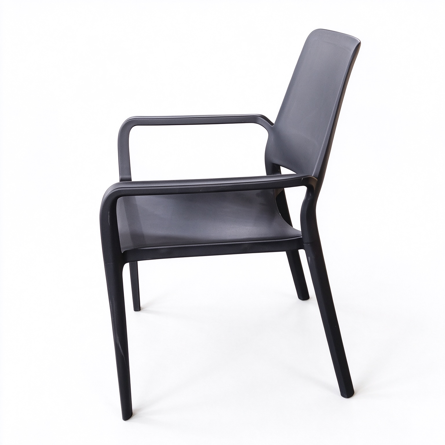 Modern Polypropylene Armchair – One-Piece Plastic Dining Chair with Armrests