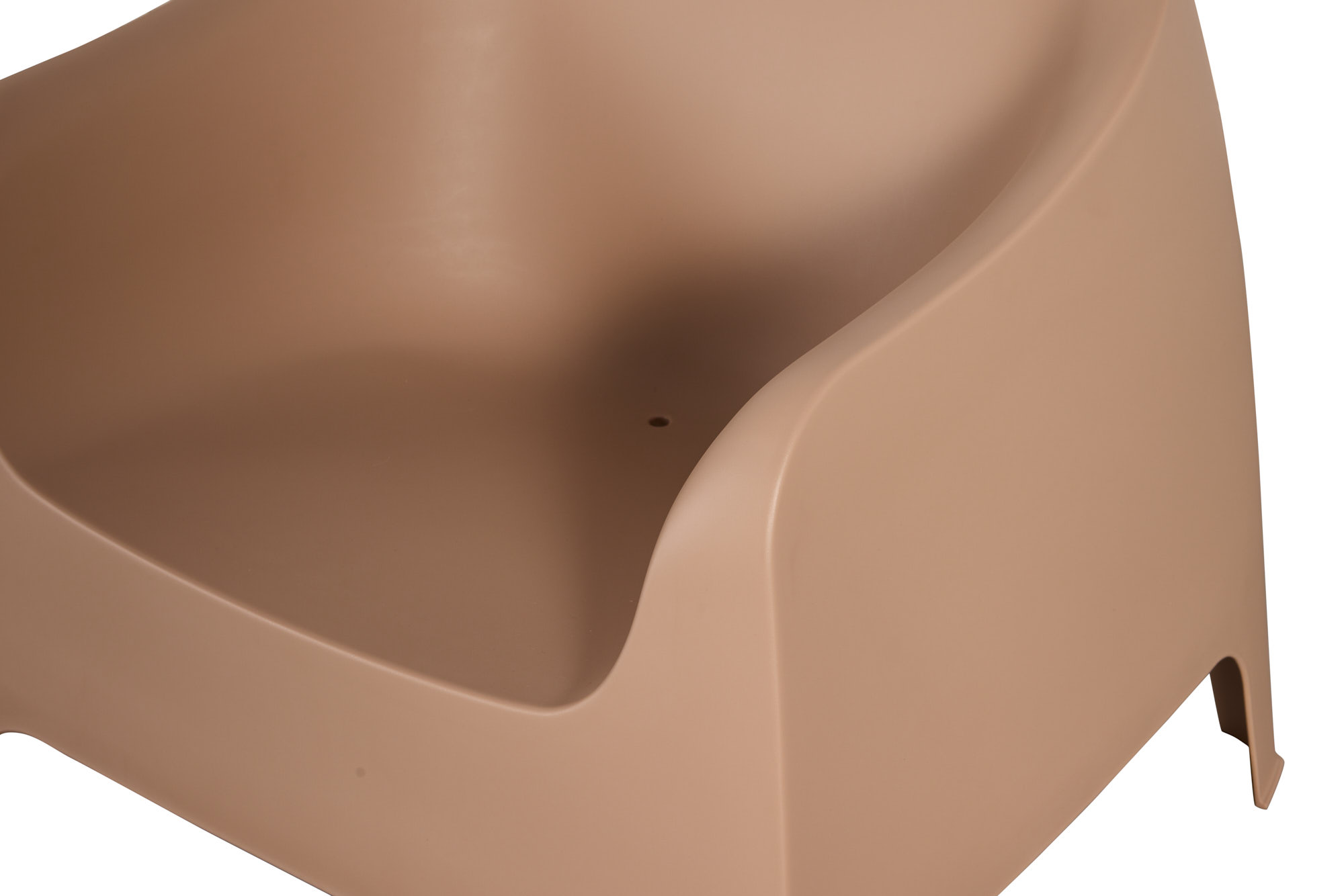 One-Piece Molded Integrated Bucket PP Lounge Armchair Stackable Solid Plastic Leisure Chair for Hotel Resort Patio Wholesale