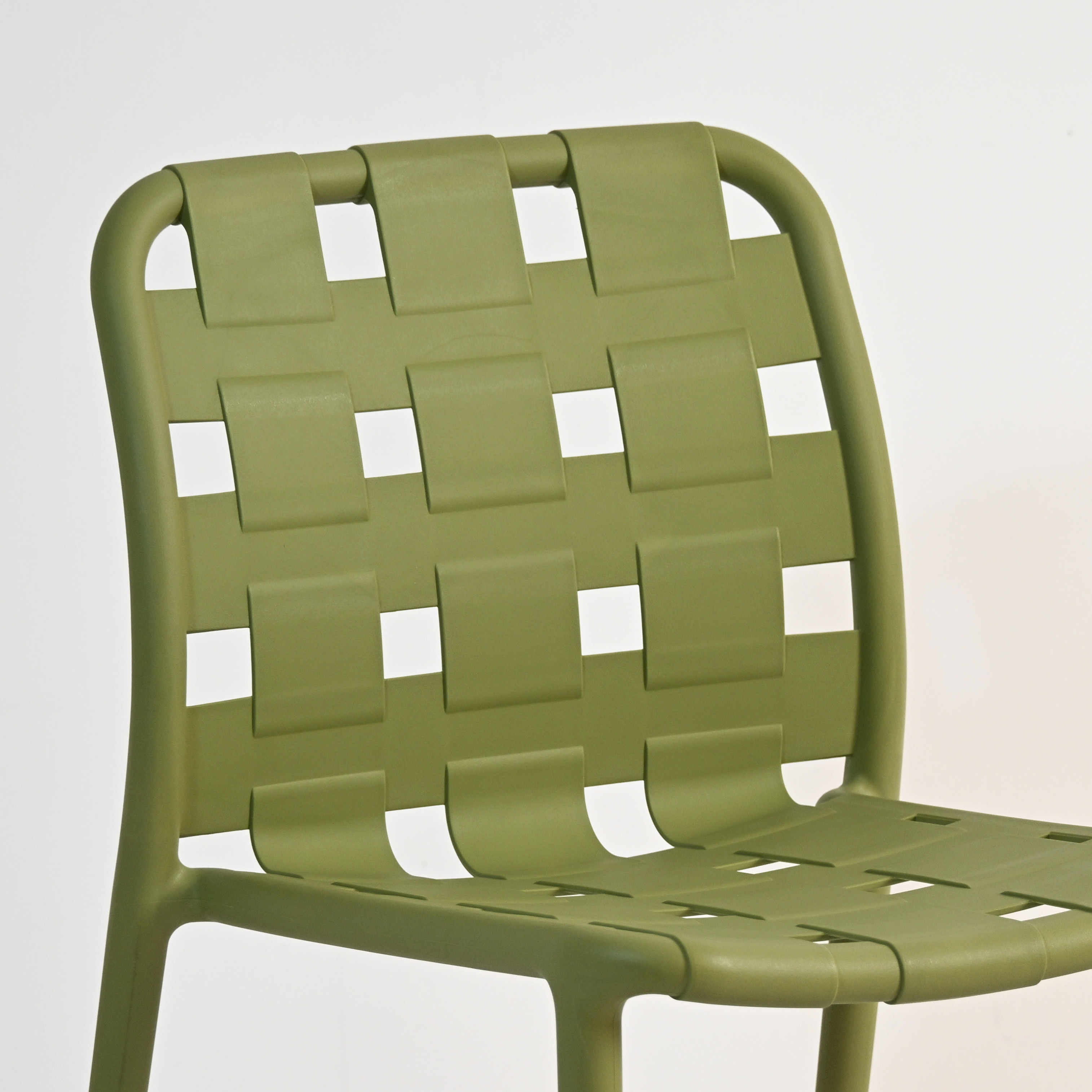 Wholesale Stackable PP Plastic Outdoor Dining Chair for Commercial & Patio Use