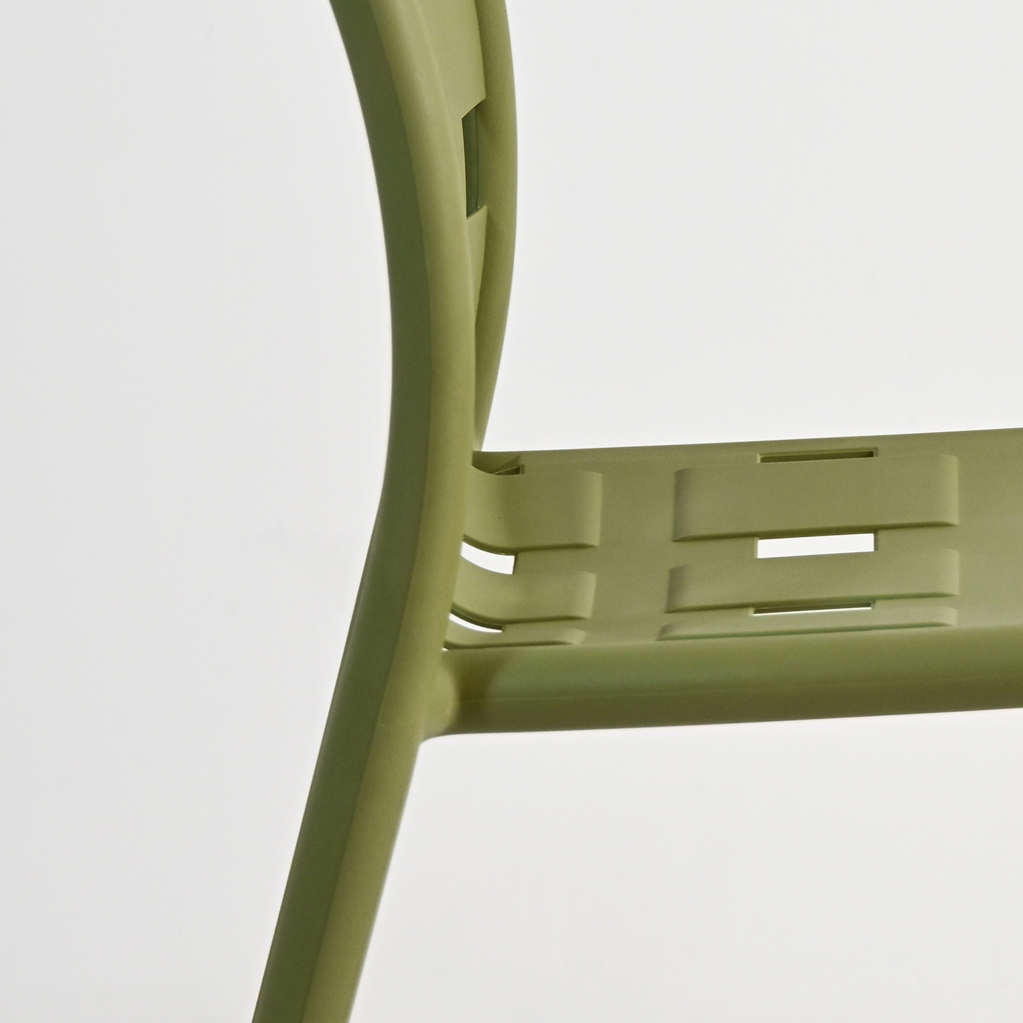 Wholesale Stackable PP Plastic Outdoor Dining Chair for Commercial & Patio Use