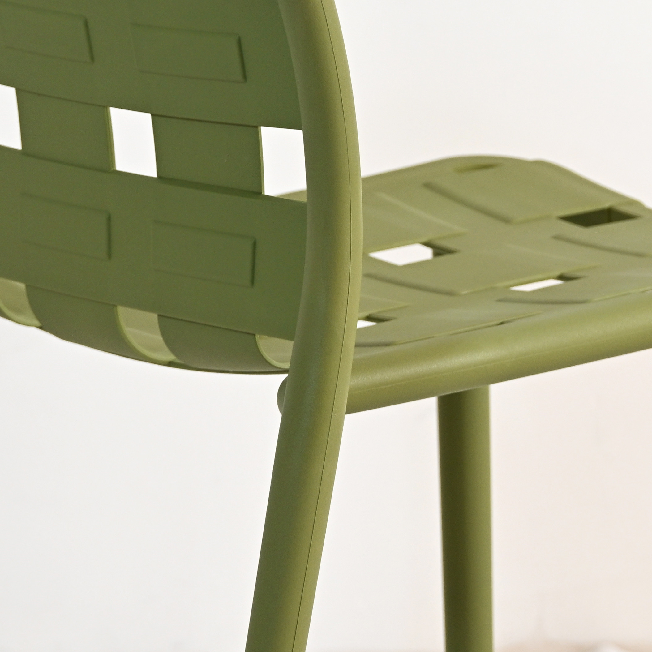 Wholesale Stackable PP Plastic Outdoor Dining Chair for Commercial & Patio Use