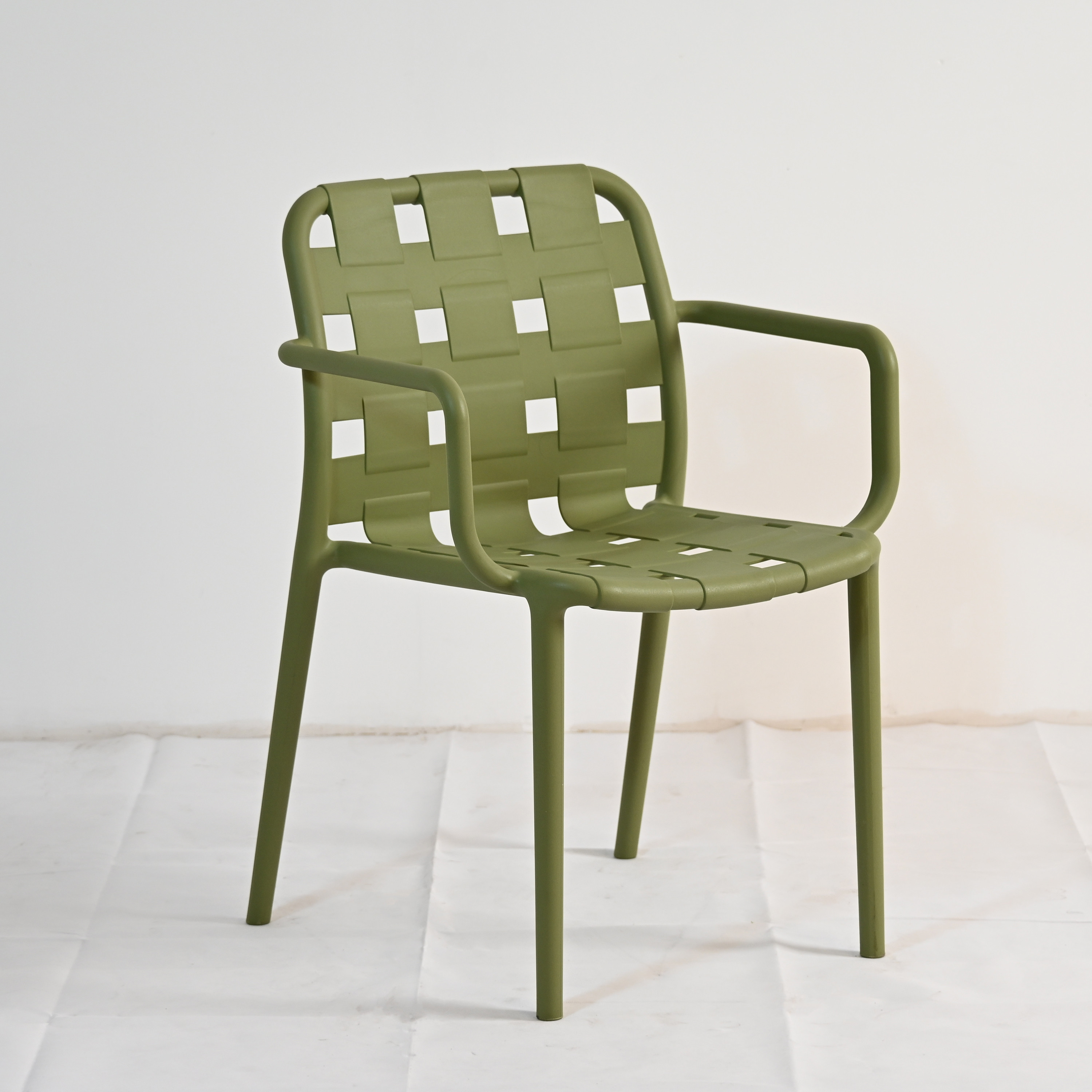 Stackable Plastic Outdoor Patio Chair with Armrests for Garden, Cafe and Commercial Use