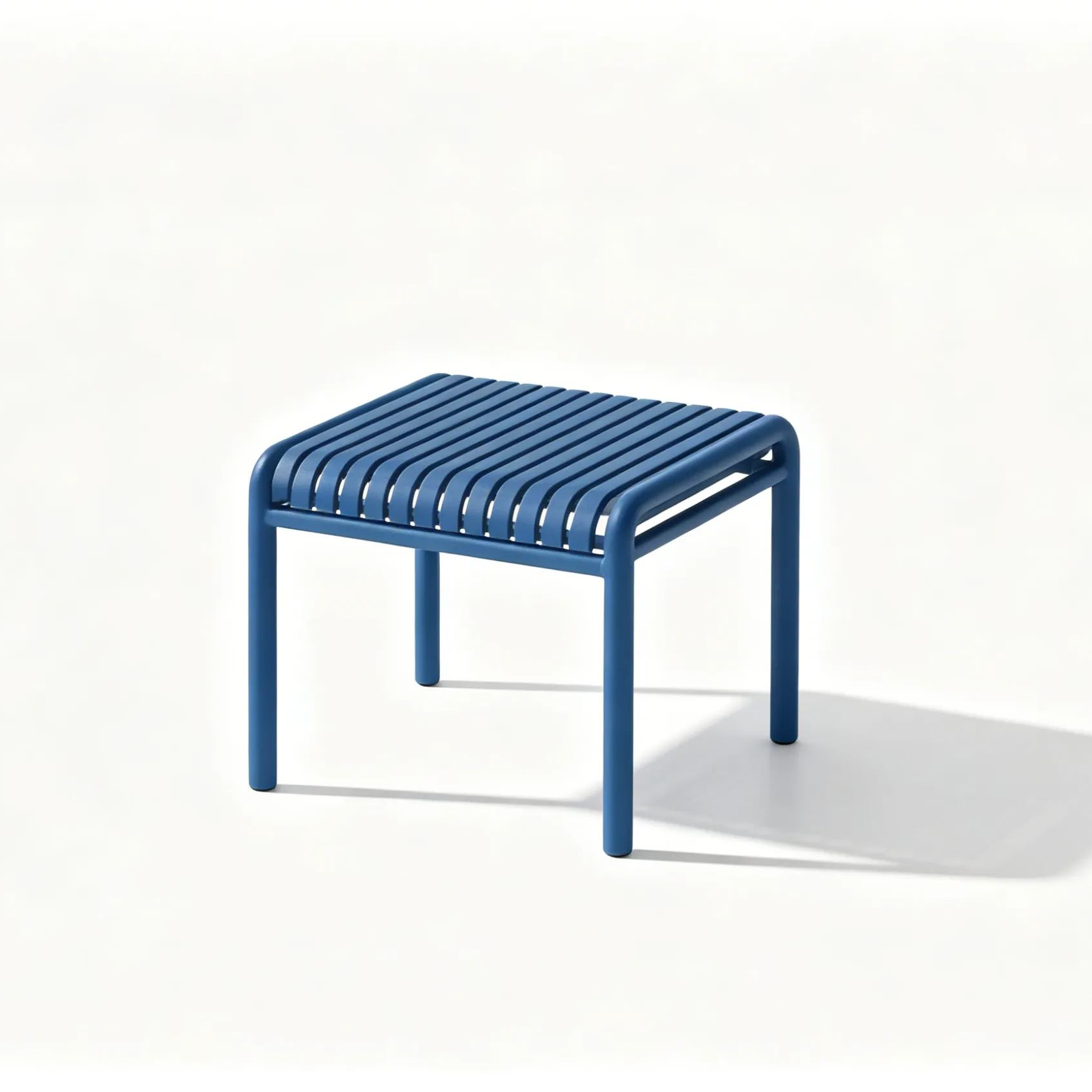 Slatted PP Plastic Outdoor Side Table / Ottoman - Modern Patio Coffee Table for Restaurant, Cafe & Hotel Use