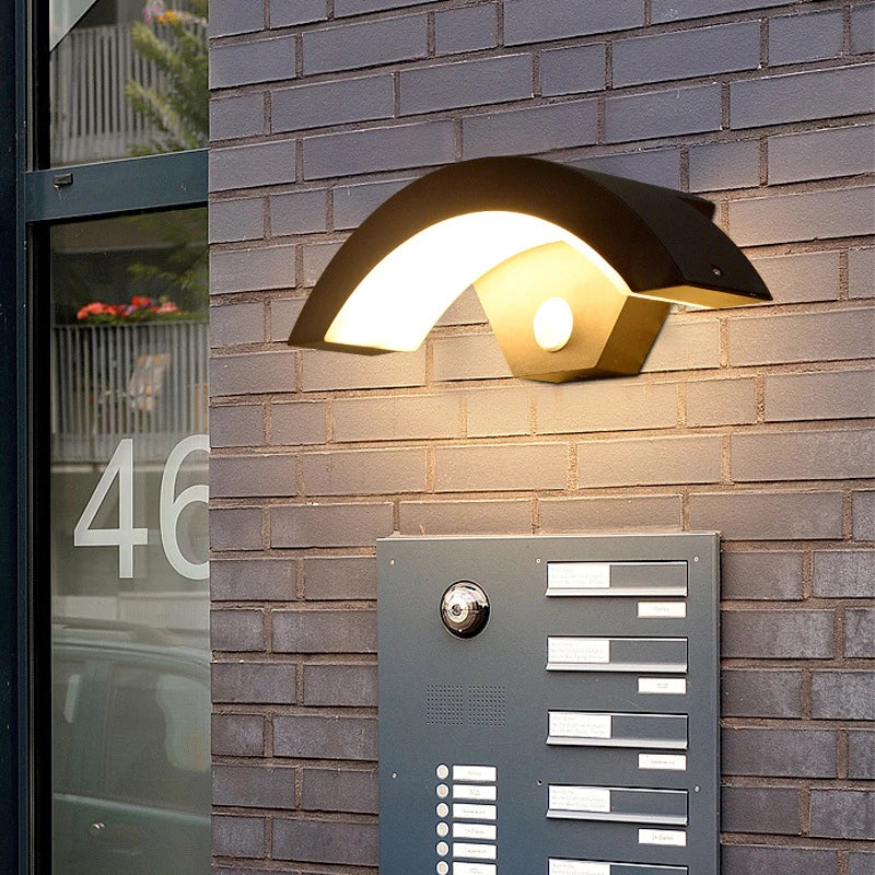 Modern Black Aluminium LED Outdoor Wall Light 