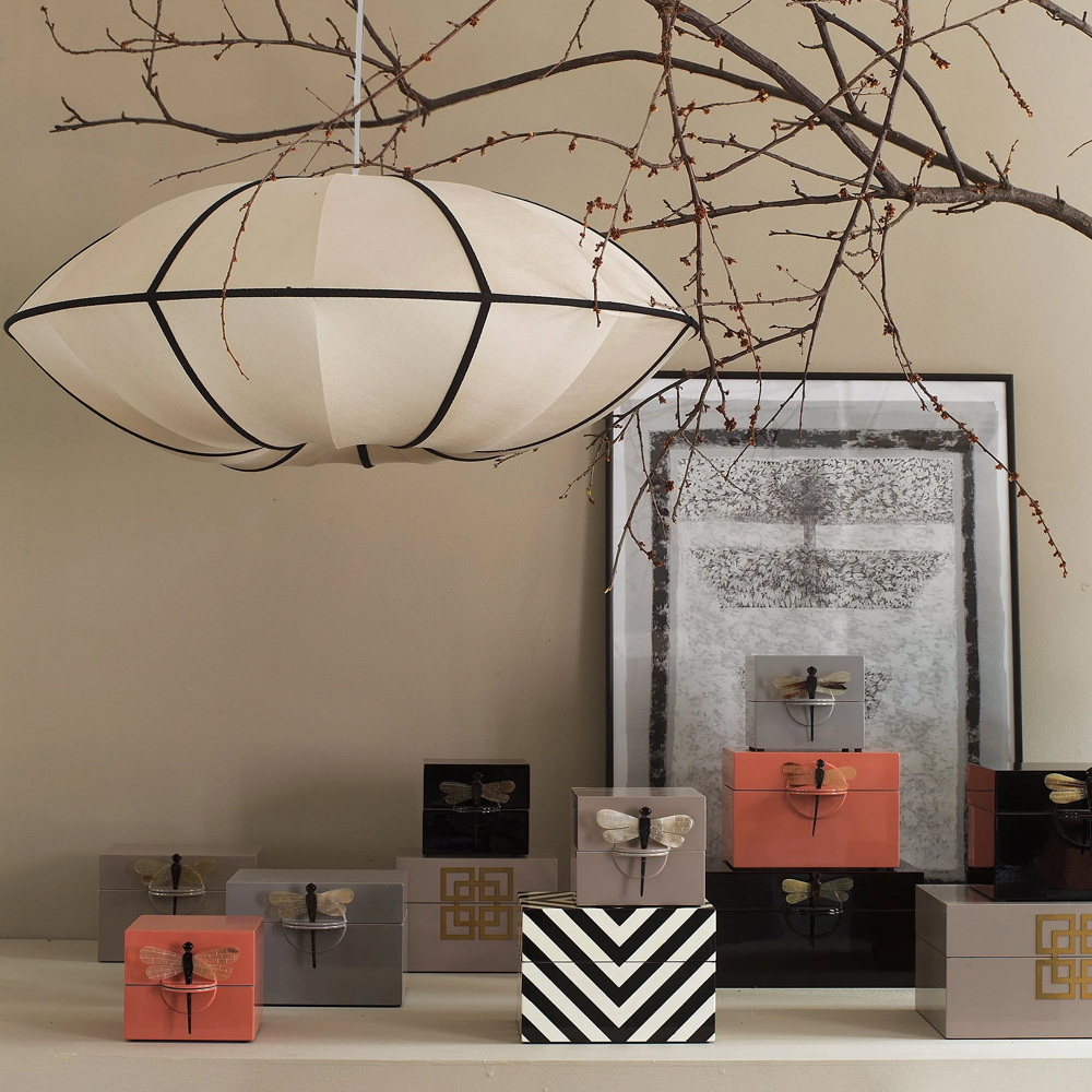 Classic UFO Ribbon Pendant Light For Kitchen Island