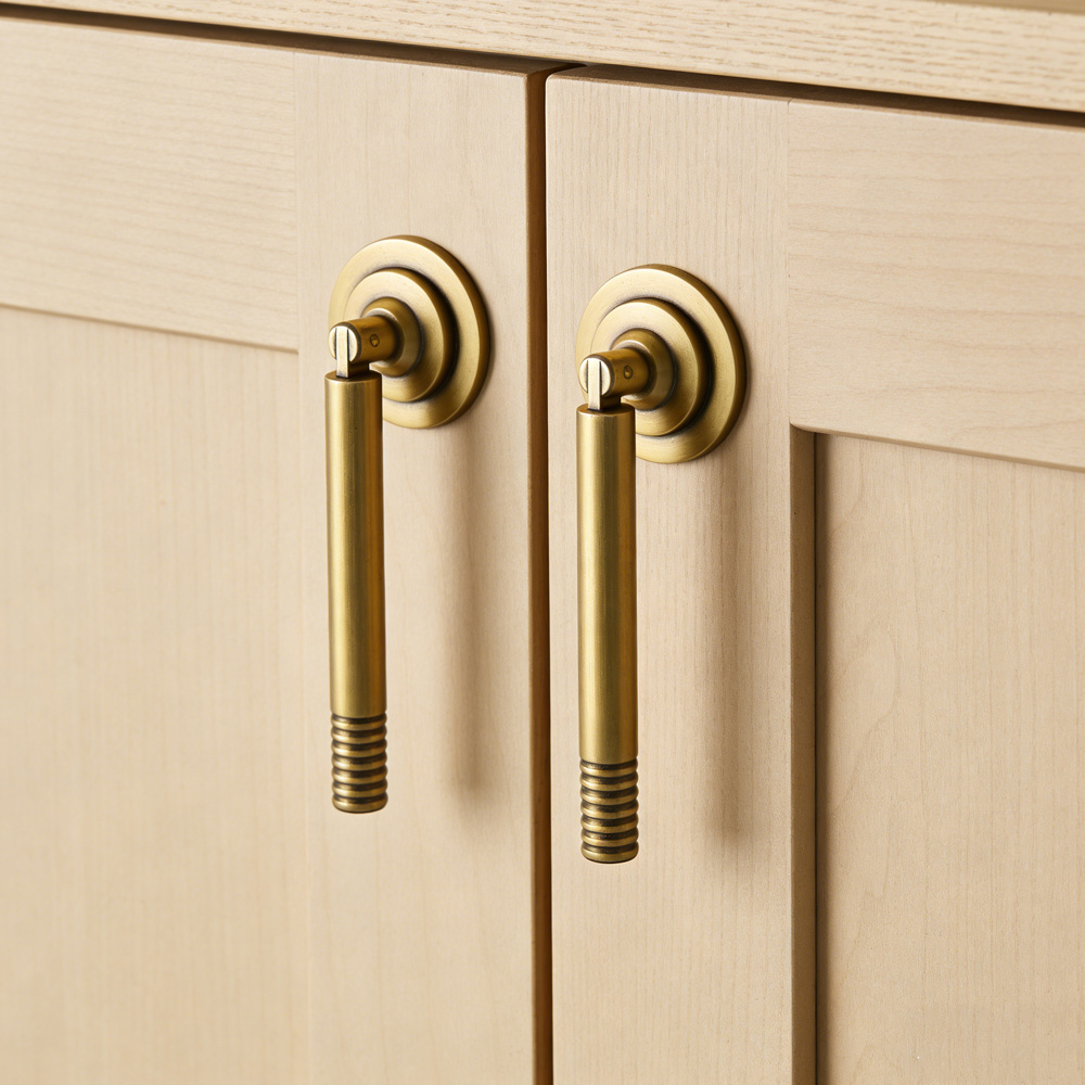 Vintage Elegant Brass Pendant Drawer Pulls