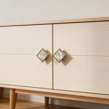 European Luxury Natural White Shell Brass Drawer Pulls