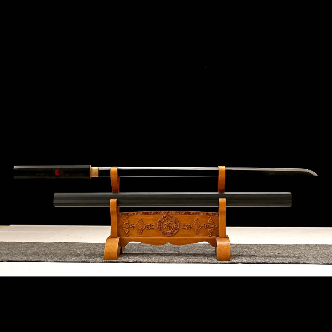 Ručně vyráběné anime NARUTO Sasuke Kusanagi-No-Tsurugi Sword ShirasayaNinja Sword 1060 uhlíková ocel černá čepel