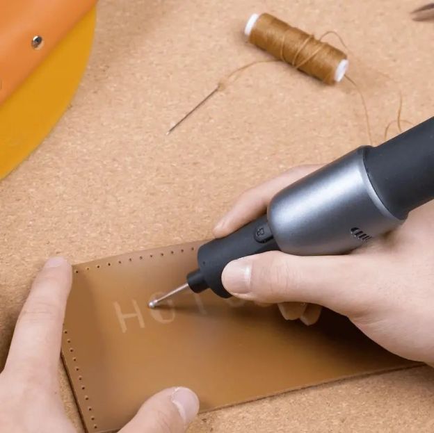 Sada rotačních nástrojů 35 V 1 a 60dílná sada příslušenství