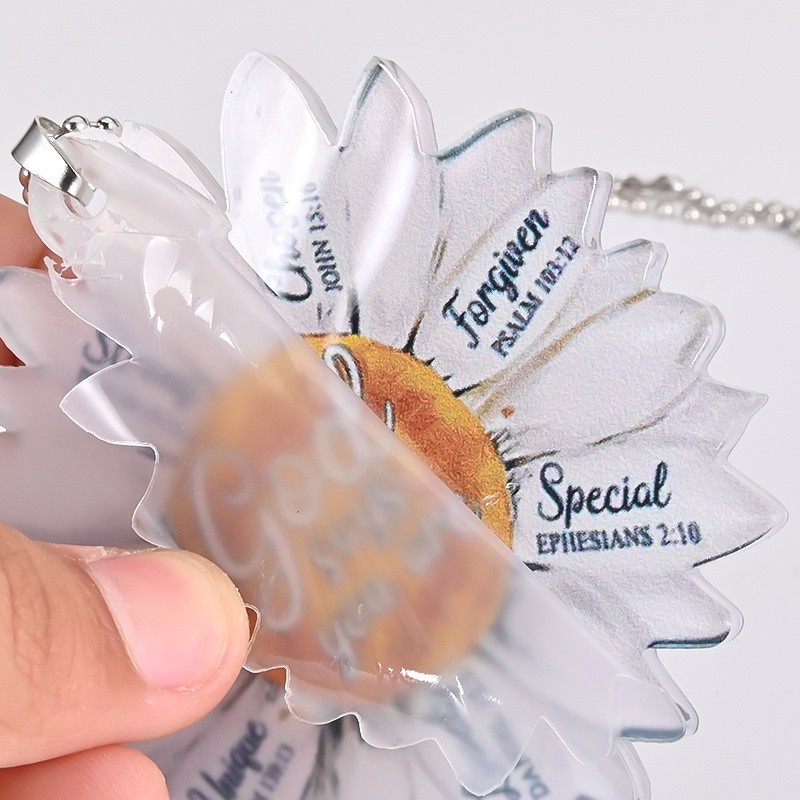 Unique White Daisy Pendant: A Perfect Gift for Your Friends & Car Interior Decor!