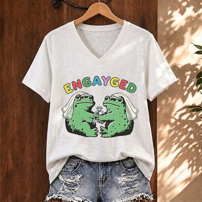 Funny Frog Lesbian Engagement Meme V-neck T-shirt