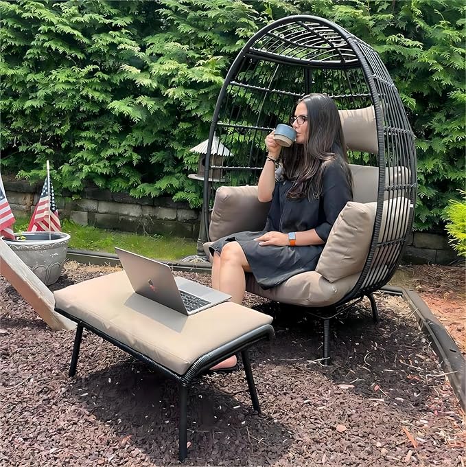 Wavising Wicker Egg Chair mit Ottomane Outdoor Indoor Oversized Lounger mit Ständer, Kissen, Egg Basket Chair für Patio Backyard Porch - Brown & Black