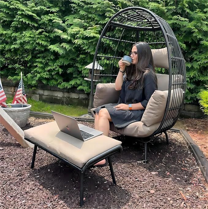 Wavising Wicker Egg Chair mit Ottomane Outdoor Indoor Oversized Lounger mit Ständer, Kissen, Egg Basket Chair für Patio Backyard Porch - Brown & Black