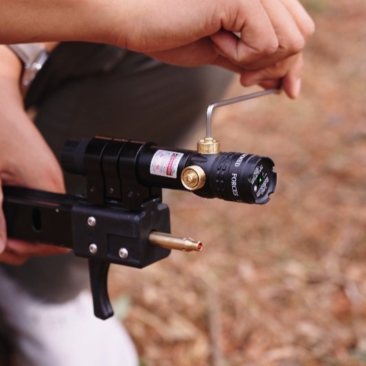 High Precision Compound Bowhunting with Laser