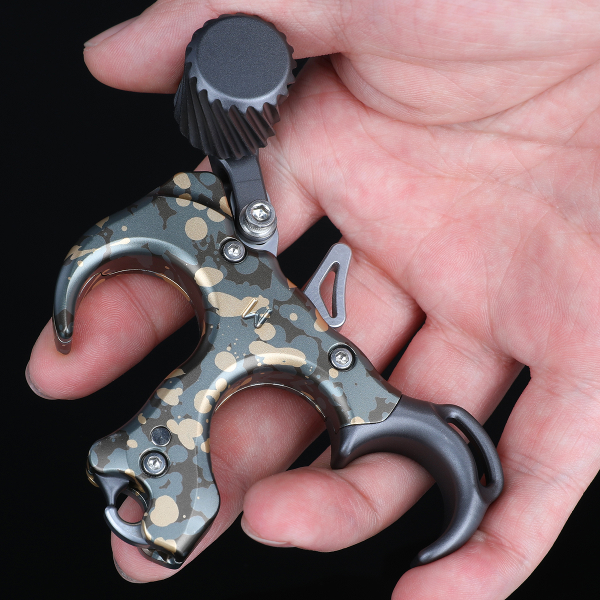 Aluminum Alloy UV Button Release Aid with Wrist Straps, 3&4 Finger Thumb Adjustment 