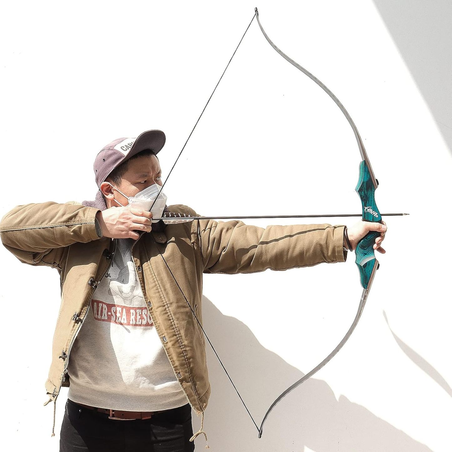 Black Hunter Original Recurve Bow 20-60 lbs with Carbon Arrows and Bow Case