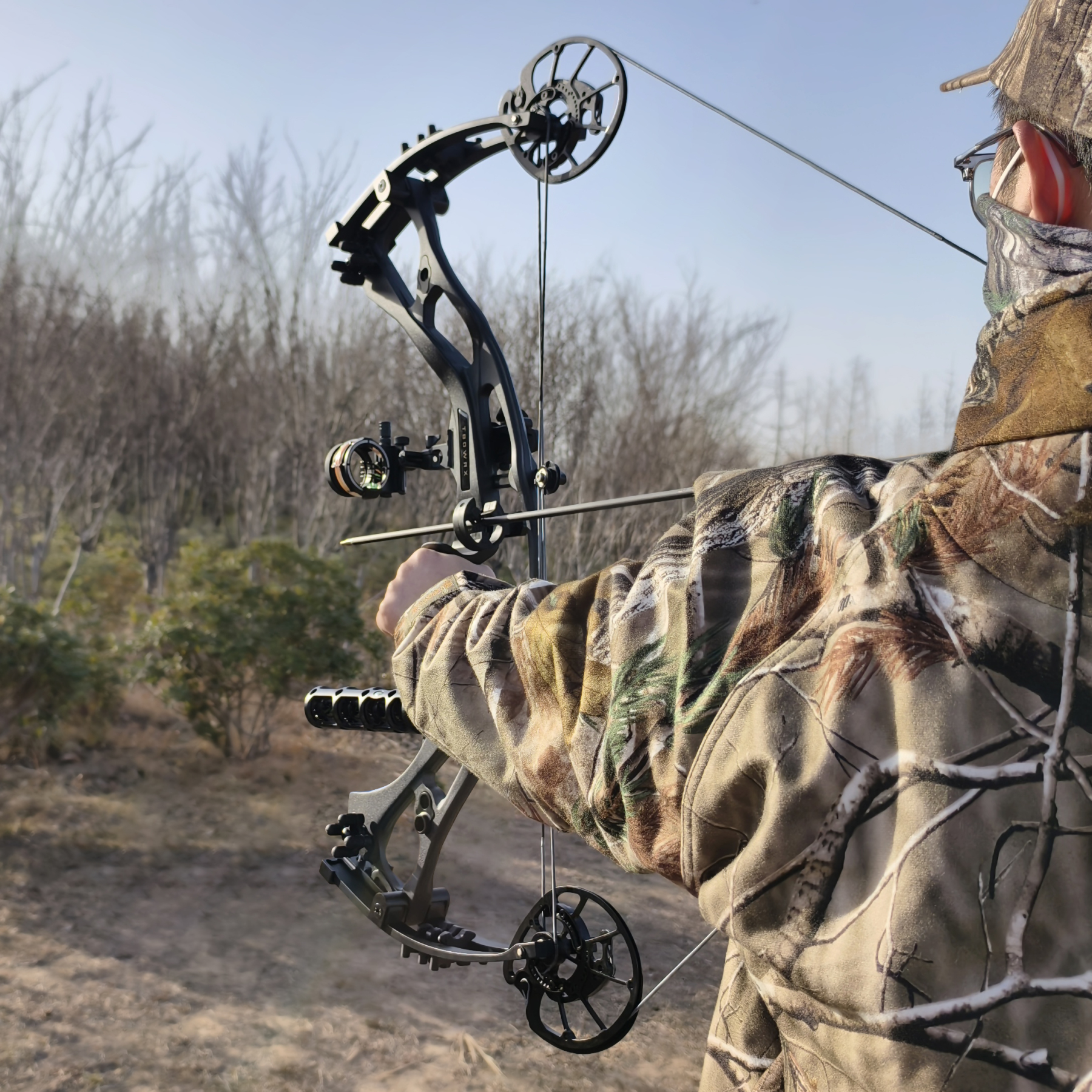 HOYT RX8 - H21 Compound Bow Arrow 3D Hunting Kit