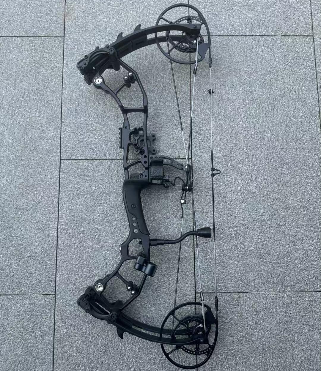 Dragon GT Compound Bow and Kit