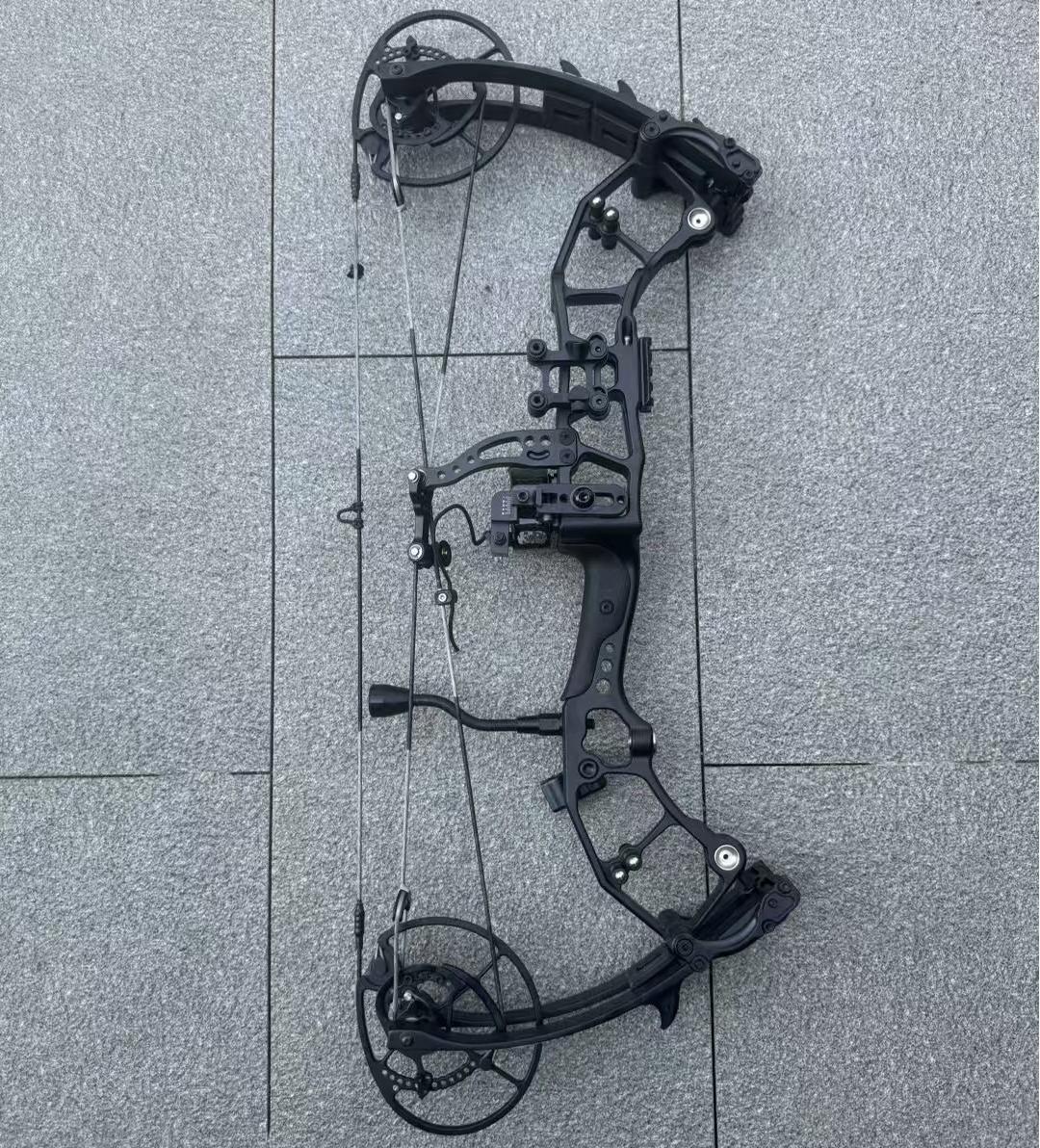 Dragon GT Compound Bow and Kit