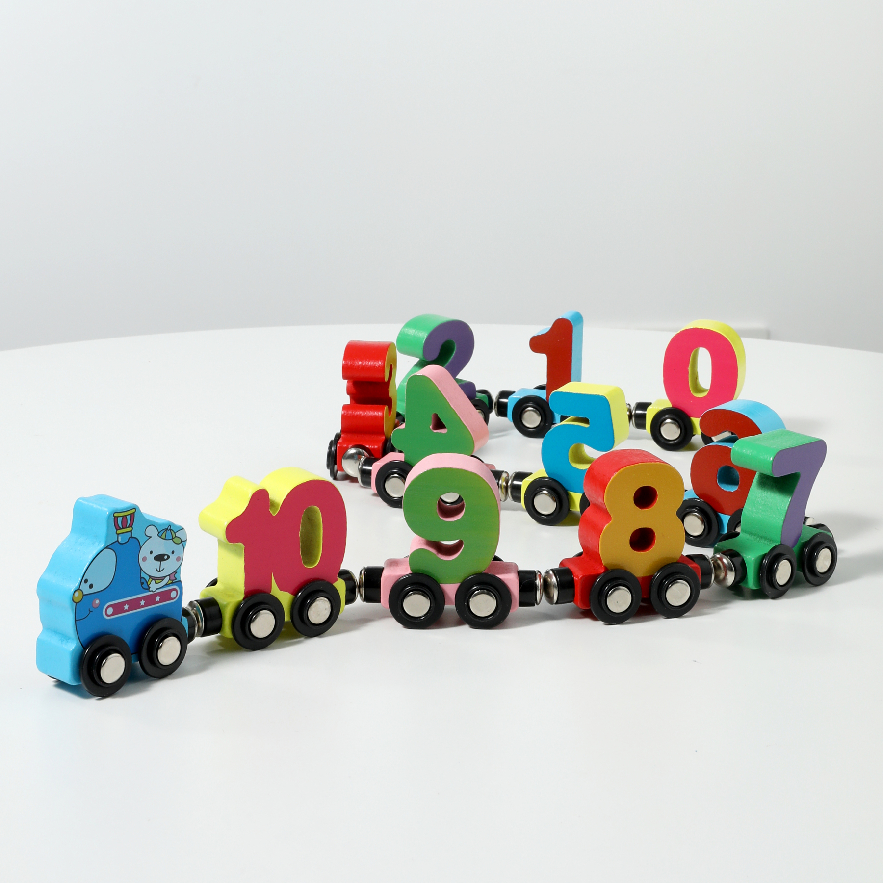 12-section magnetic digital car