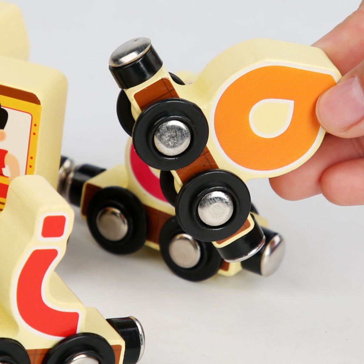 Small magnetic trains in Arabic