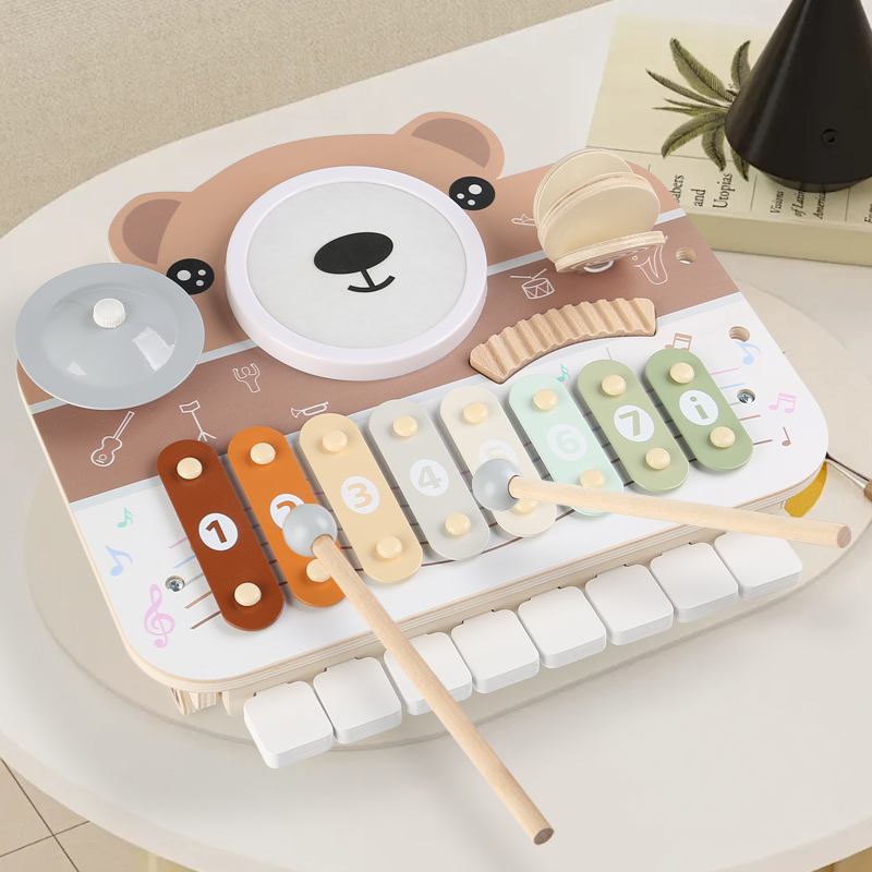 Little Bear knocks on the piano