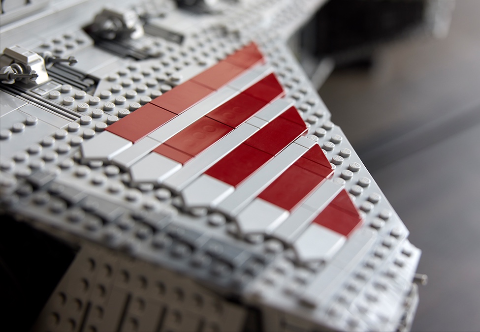 Closeup of red striping detail on the wing