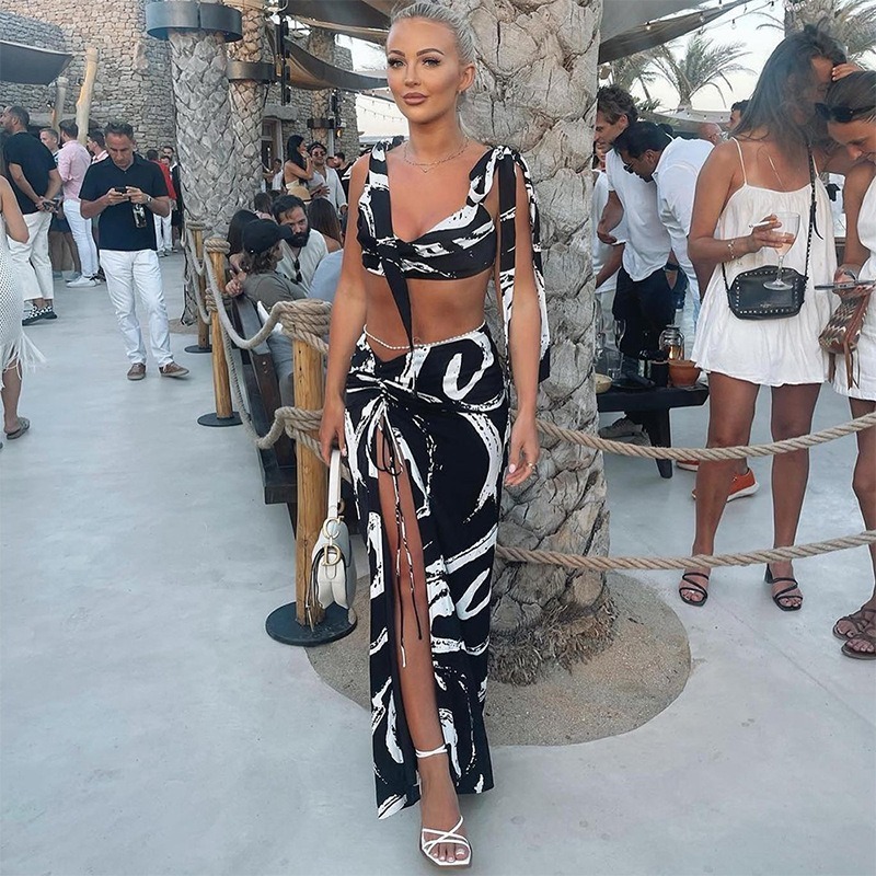 Spring/Summer New Graffiti Print Spicy Girl Sleeveless Wrapped Chest Half Skirt Set-chiquechics