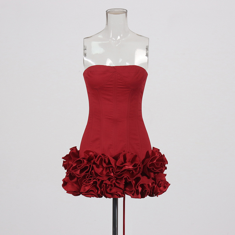 Sexy European and American style dress with strapless shoulder and fashionable three-dimensional flower splicing short dress-chiquechics