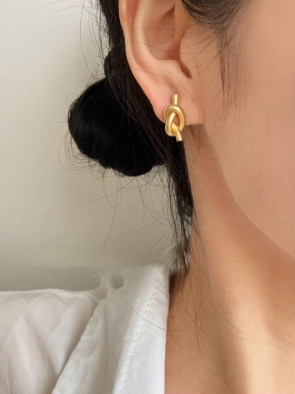 Knotted simple ins versatile retro earrings-chiquechics