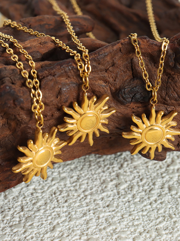 New clavicle chain fashionable simple small sun pendant titanium steel necklace-chiquechics
