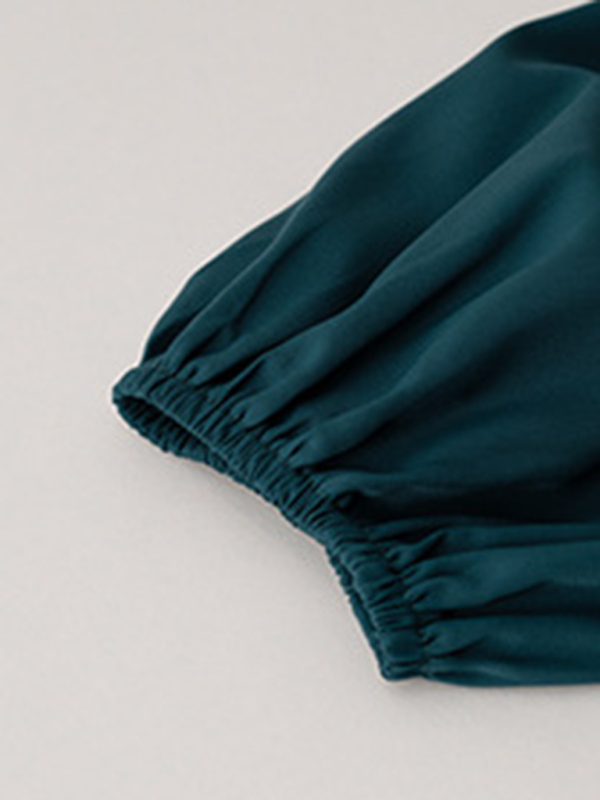 Elegant and elegant dress with ruffles and V-neck-chiquechics
