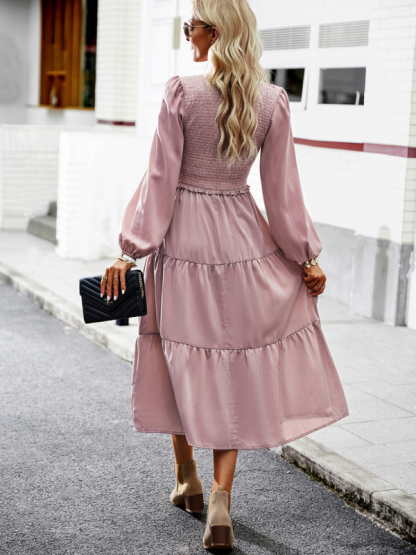 Elegant and elegant dress with ruffles and V-neck-chiquechics