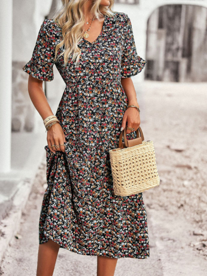 Elegant V-neck short-sleeved holiday dress-chiquechics