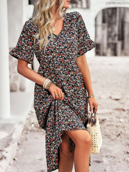 Elegant V-neck short-sleeved holiday dress-chiquechics