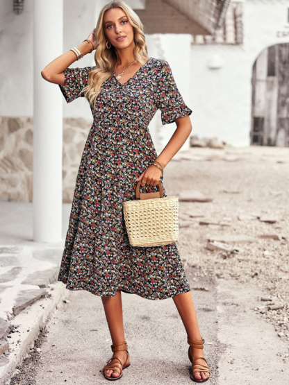 Elegant V-neck short-sleeved holiday dress-chiquechics
