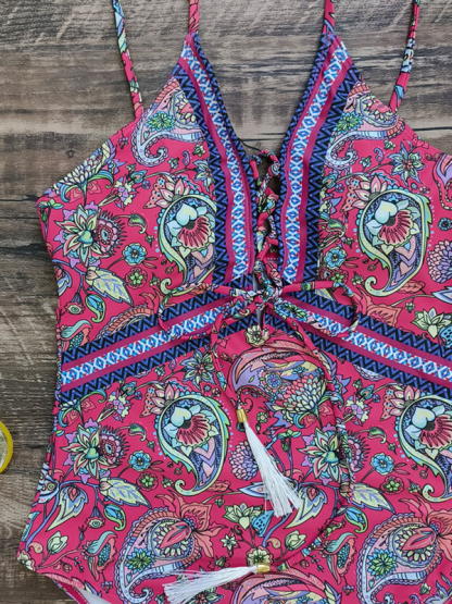 New deep V strappy one-piece swimsuit cashew flower print triangle one-piece swimsuit-chiquechics