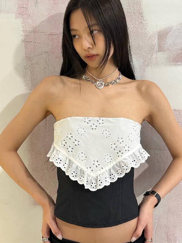 New design niche crochet pattern hollow contrast color outer wear tube top vest-chiquechics