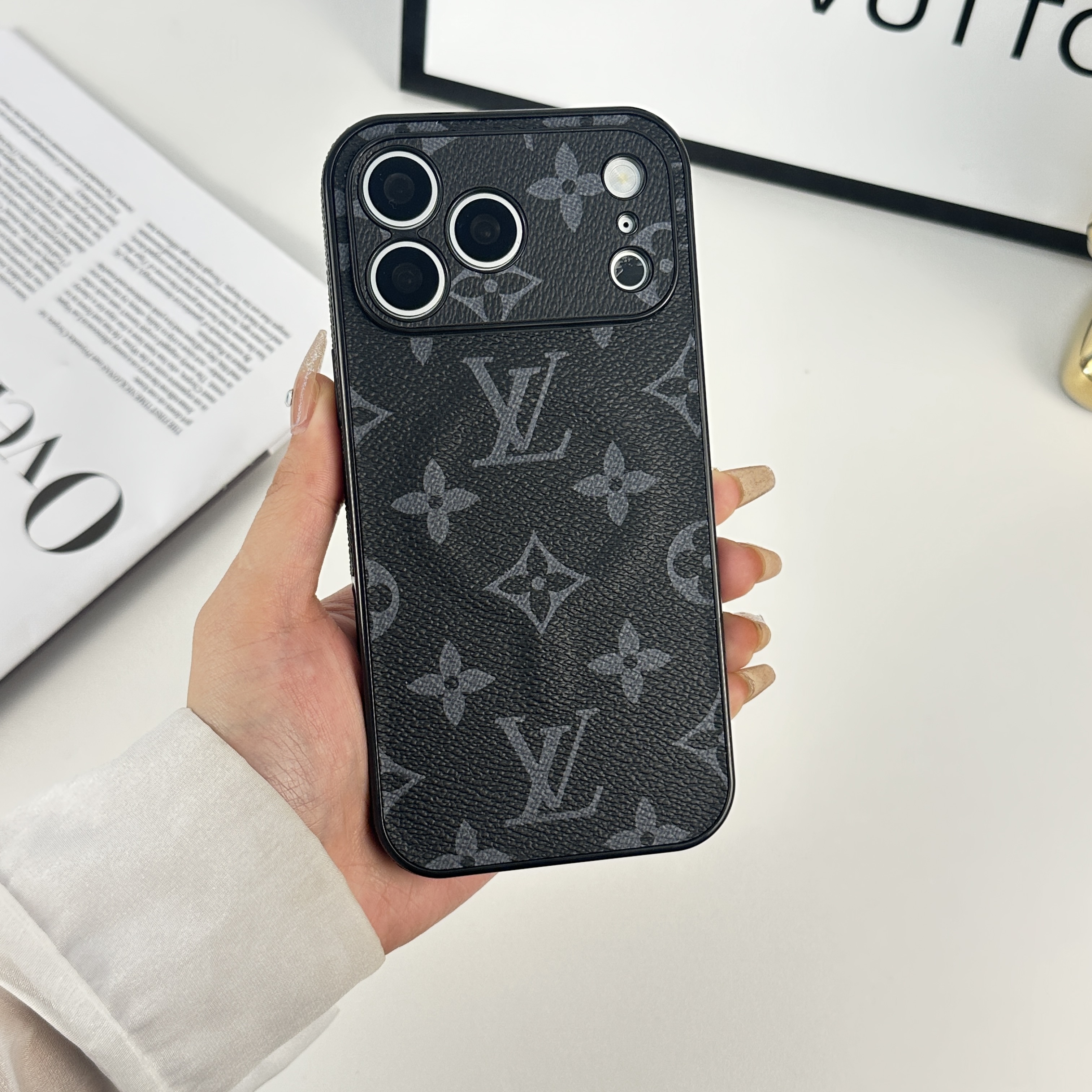 Elegant Leather Monogram Magnetic iPhone Case（Magsafe） For iPhone 17 Series-CMLV047