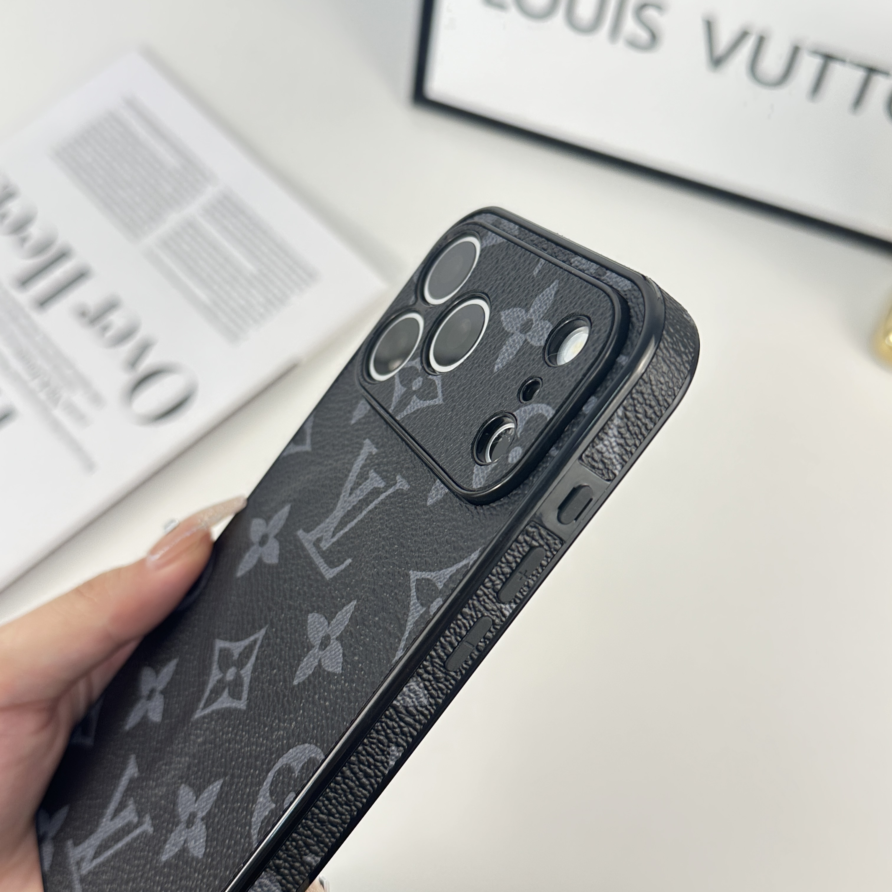 Elegant Leather Monogram Magnetic iPhone Case（Magsafe） For iPhone 17 Series-CMLV047