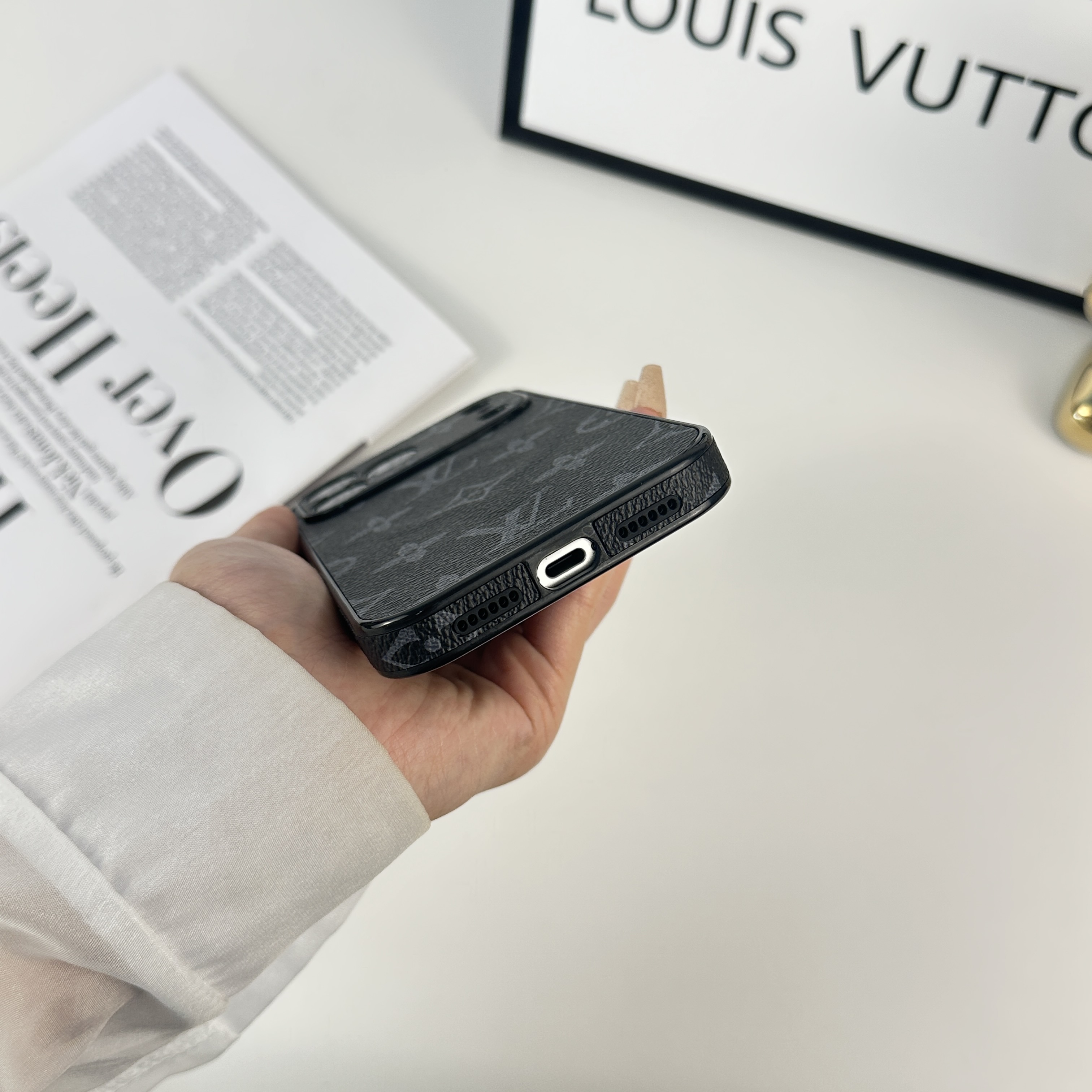 Elegant Leather Monogram Magnetic iPhone Case（Magsafe） For iPhone 17 Series-CMLV047