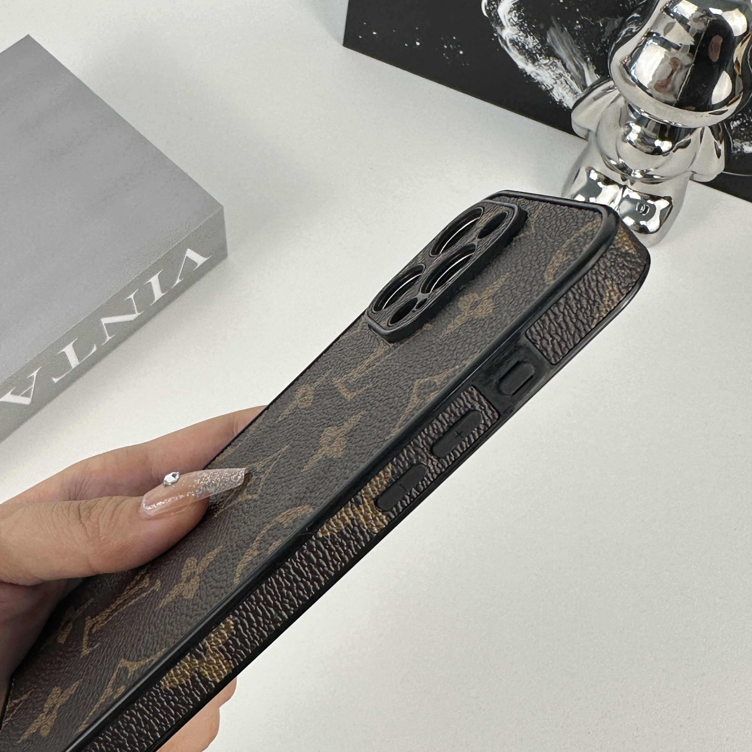 Leather Monogram Magnetic iPhone Case（Magsafe） For iPhone 17 Series-CMLV061