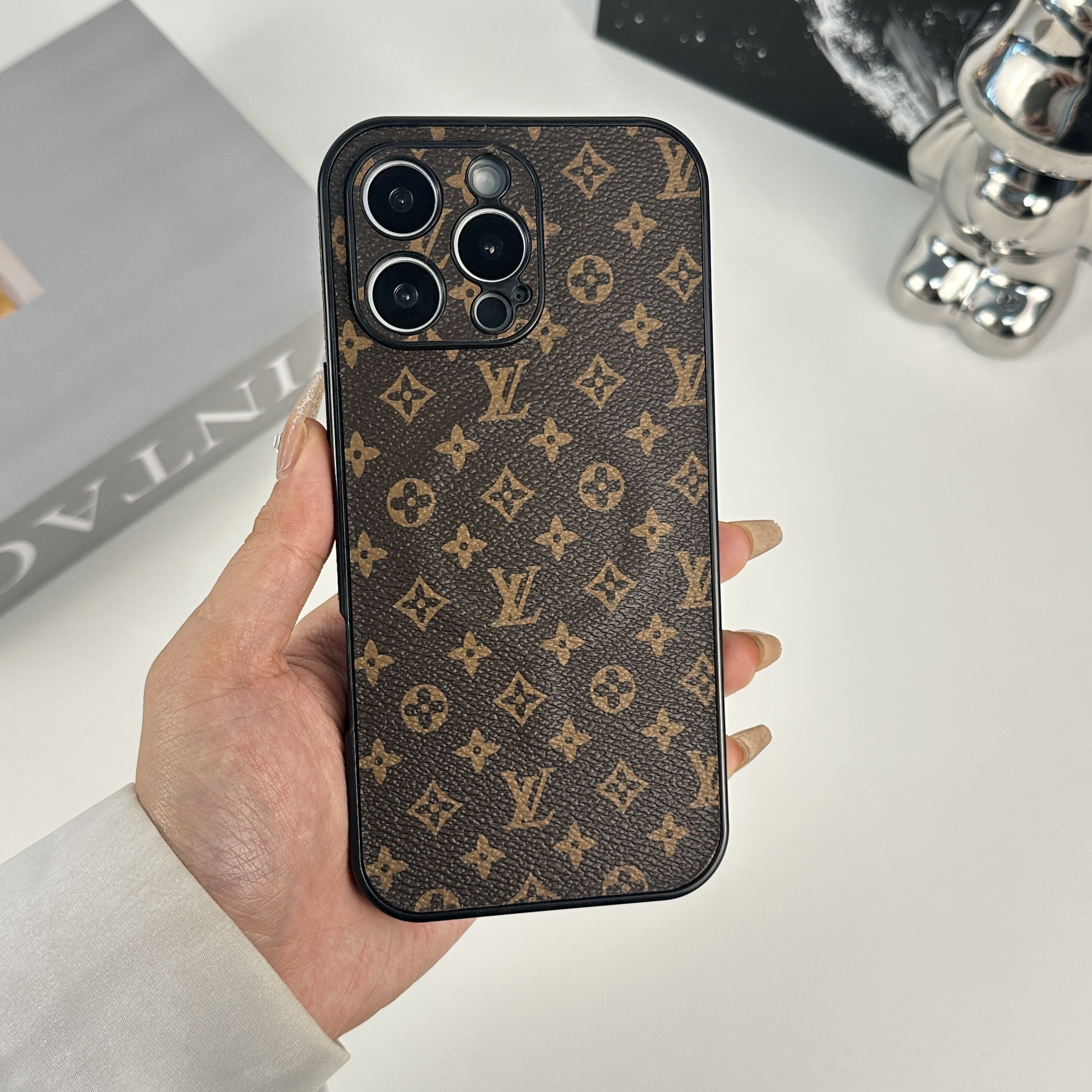 Classic Leather Monogram Magnetic iPhone Case（Magsafe） For iPhone 17 Series-CMLV062