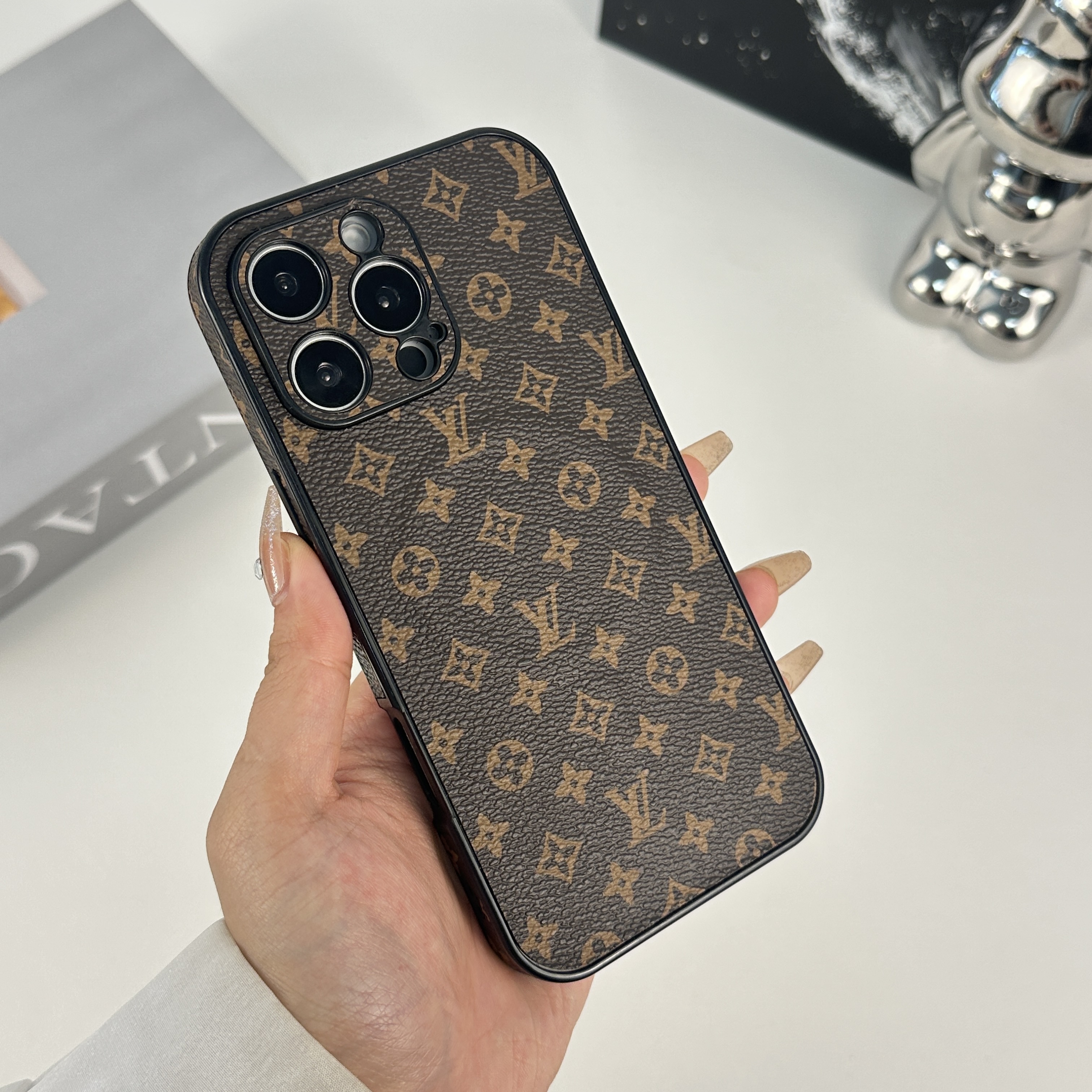 Classic Leather Monogram Magnetic iPhone Case（Magsafe） For iPhone 17 Series-CMLV062