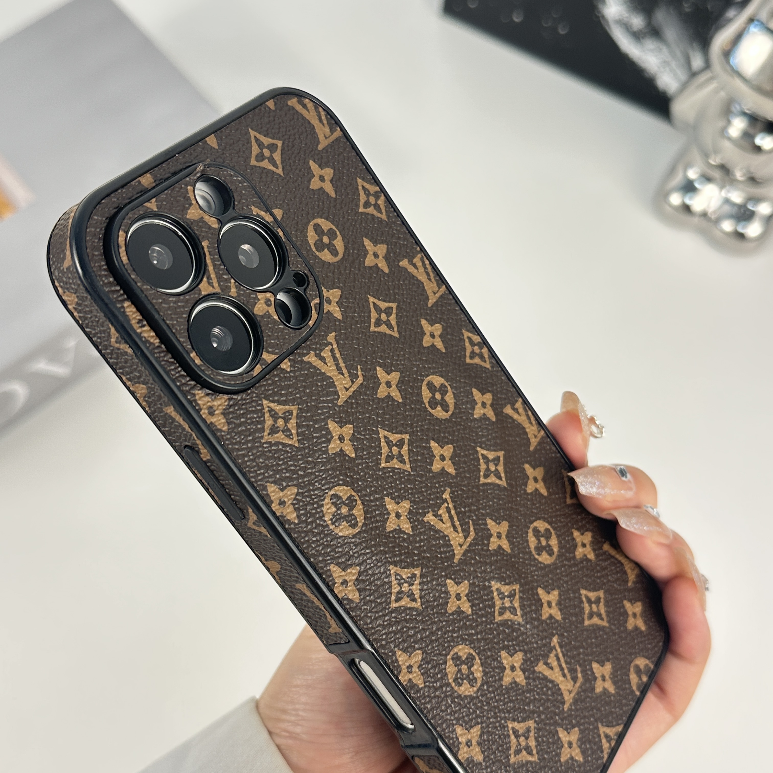 Classic Leather Monogram Magnetic iPhone Case（Magsafe） For iPhone 17 Series-CMLV062