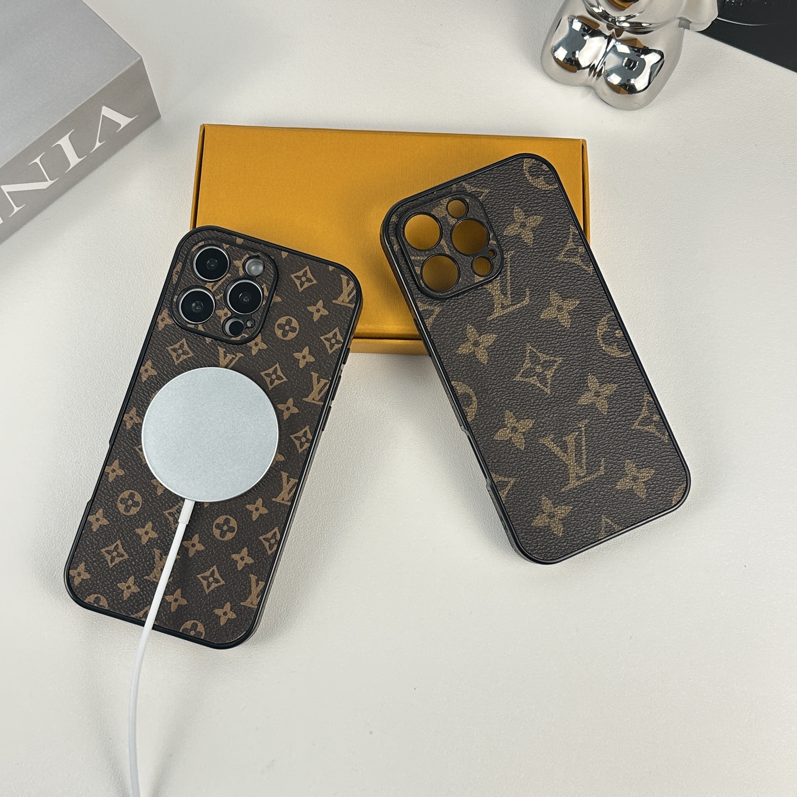 Classic Leather Monogram Magnetic iPhone Case（Magsafe） For iPhone 17 Series-CMLV062