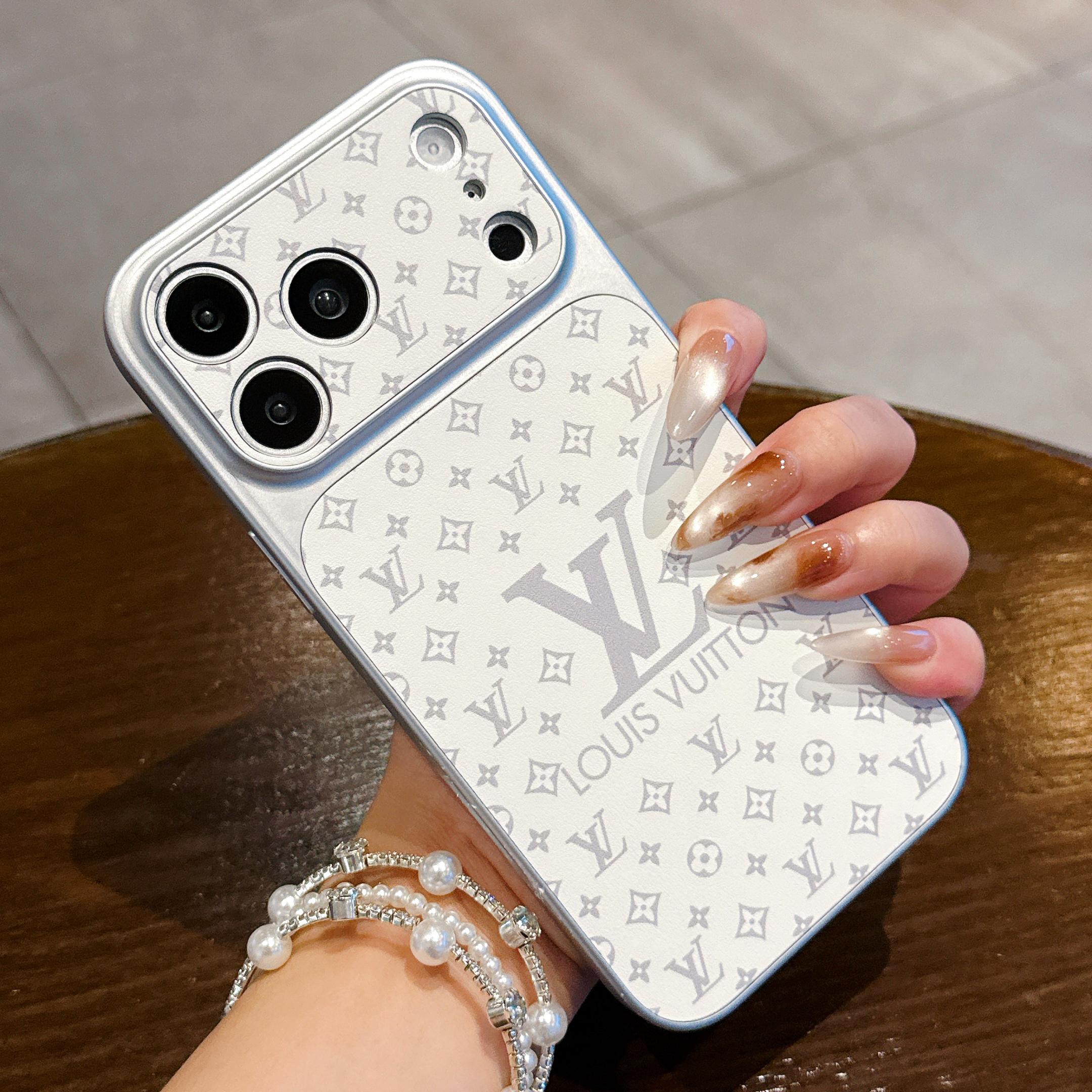 Luxury Monogram iPhone case White– GZLV001