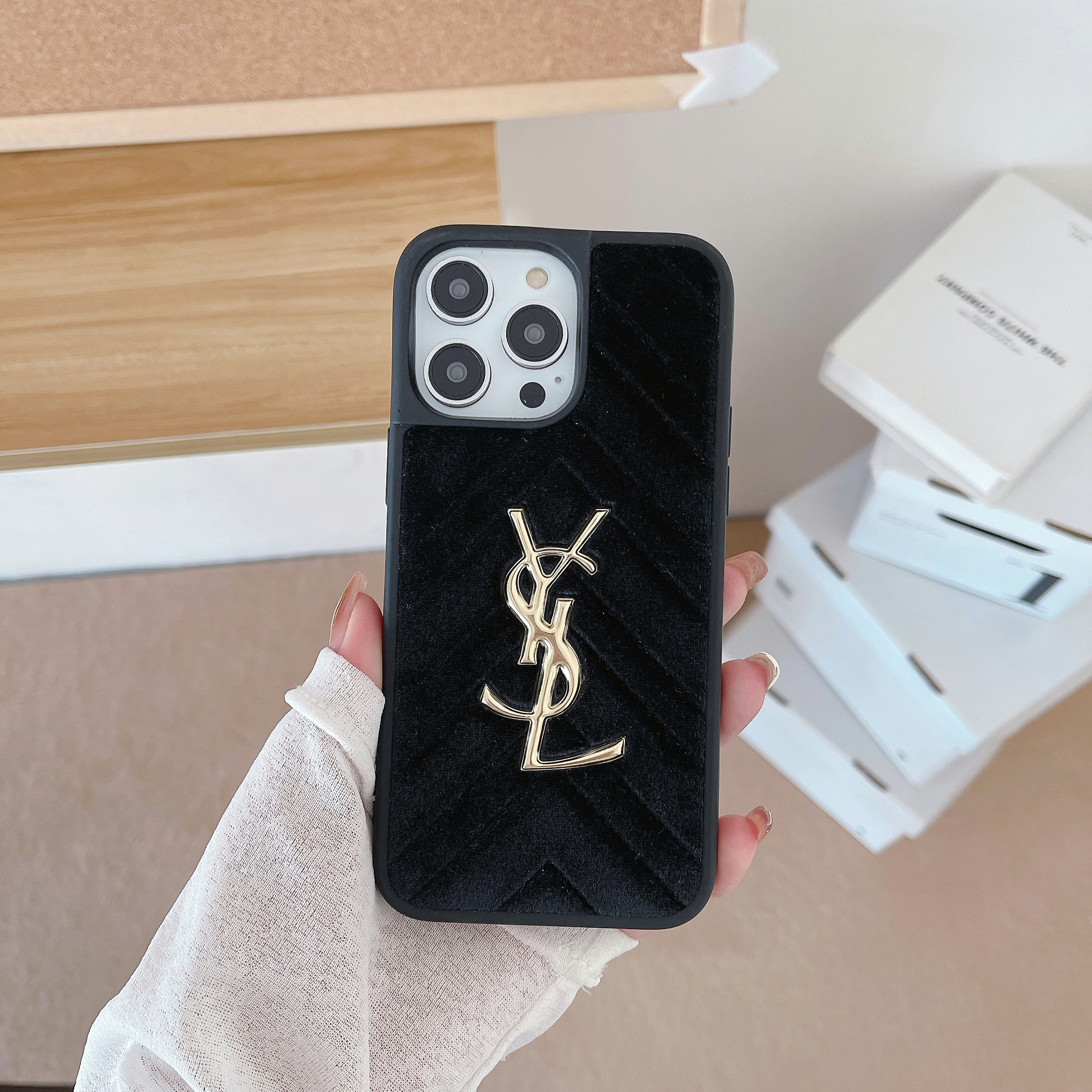 YL iPhone Case Black-MRK250905